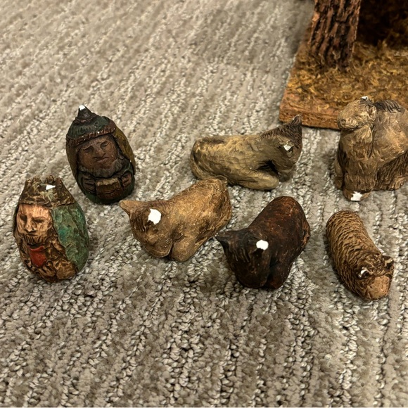 SOLD Small nativity scene, 2” figures, carved and painted plaster - Picture 11 of 12